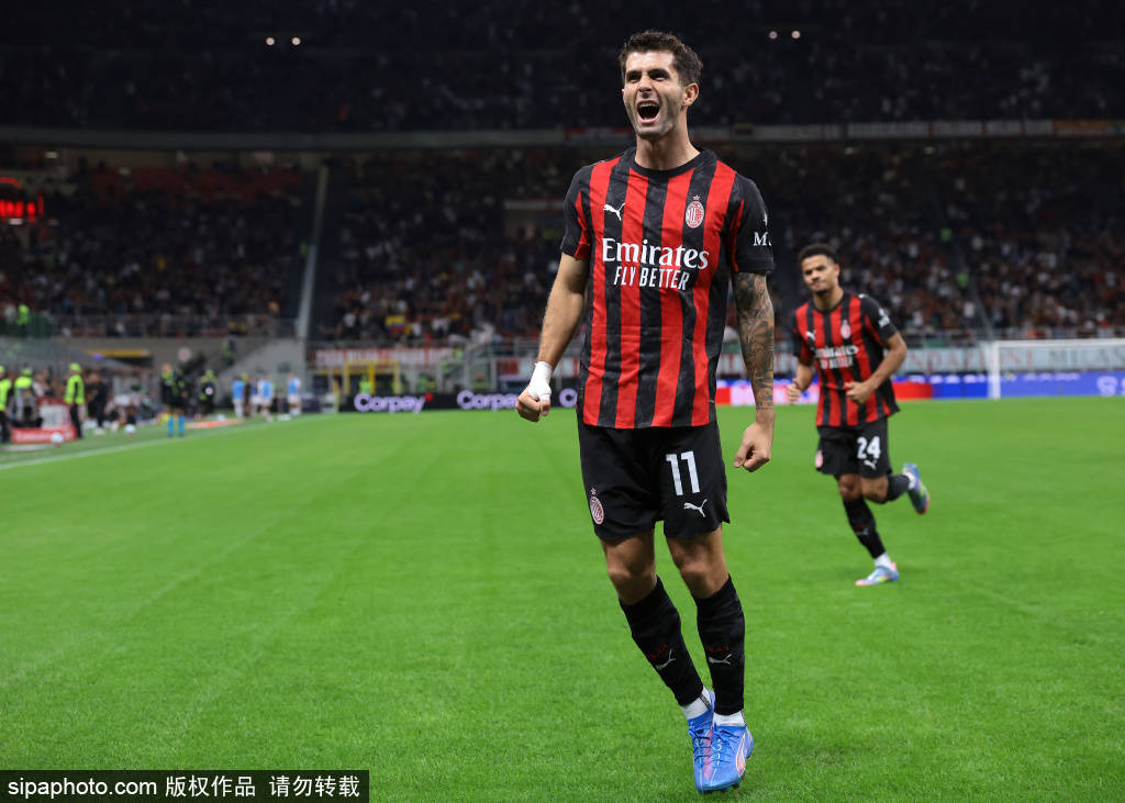 展现出更强, 米兰的足球 展现出更强, 米兰的足球