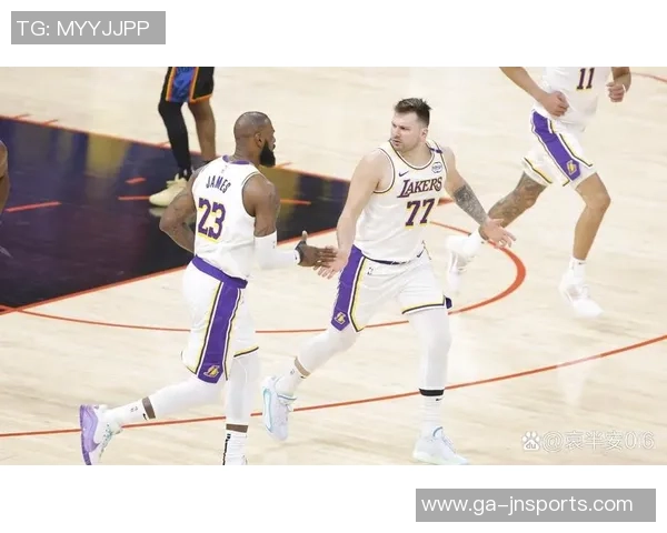 2020年NBA季后赛火箭对湖人第五场第四节精彩回顾与关键时刻分析