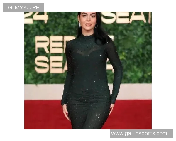 乔治娜Met Gala冷艳露脸：黑吊带裙问候王妃，C罗女友展示自傲魅力